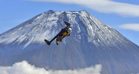 Swiss 'Jetman' soars over mythic Mount Fuji