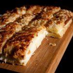 <b>Bienenstich:</b>
Yeasted dough, a creamy layer of vanilla pudding or <i>creme anglais</i> crowned with a sticky honey and almond topping makes this cake <a href="http://www.thelocal.de/galleries/lifestyle/ten-reasons-to-live-in-germany/4">a reason to move to Germany</a>. Photo: Wikimedia Commons