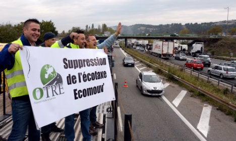Trucks block French roads in ecotax demo