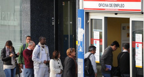 Spanish jobless queue shrinks in November