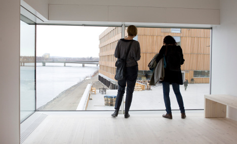 'Punctual' young Swedes attract EU employers