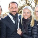 Mette-Marit fights rumours with smiling pic
