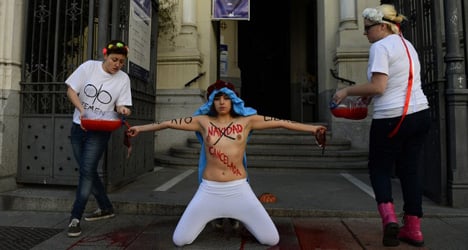 Femen bare breasts at church in abortion demo
