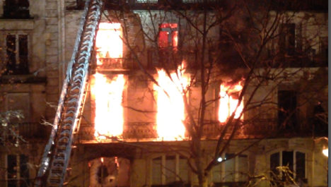 VIDEO: Blaze engulfs Paris apartment block