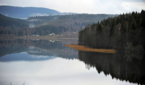 Floods threaten Sweden as mild winter persists