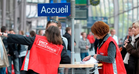 French workers stage beating for extra days off