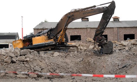 Digger driver killed by British WWII bomb