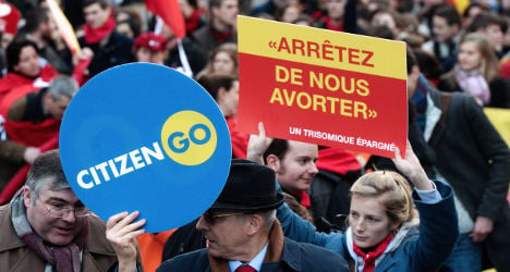 Abortion: Mass protest in Paris ahead of bill