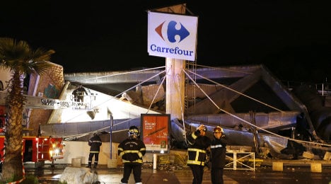 Carrefour hypermarket roof collapses in Nice