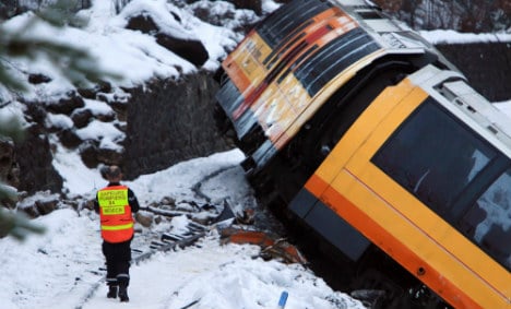 Two dead as train derails in French Alps