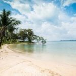 Koh Chang (cont'd). Sleet versus crescent beach. Take your pick. <b><a href="http://www.holidaylettings.co.uk/rentals/koh-chang/1296461?utm_source=The+Local+Sweden&amp;utm_medium=CPA&amp;utm_campaign=Search+now+button" _blank"="">Find out more here</a>.</b>Photo: Holiday Lettings