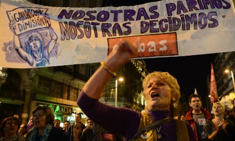 Spanish women defend abortion rights