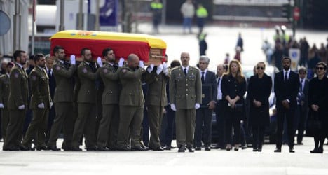 Hundreds honour Spain's 'father of democracy'
