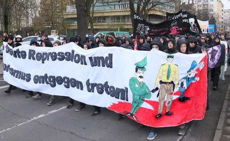 Police struggle with far-left Berlin protest