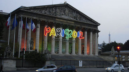 Paris looks to London with Olympic bid in mind