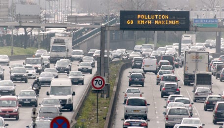 Speed limits imposed as pollution returns to Paris
