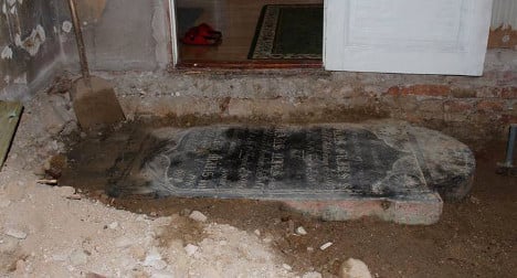 Swedes find 200-year-old gravestone in living room