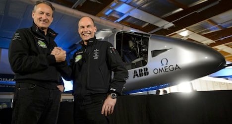 Solar Impulse team show off new fuel-free plane