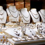 ‘French’ family robs plush jewellery shop