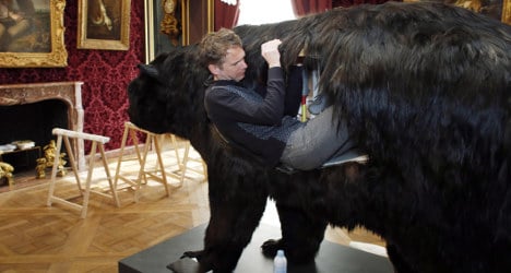 Frenchman to live inside a bear for two weeks