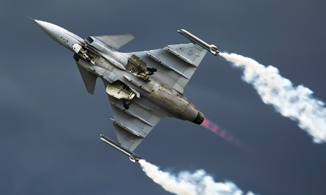 Swiss keep Swedish fighter deal up in the air