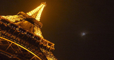 Paris: Drunk arrested for scaling Eiffel Tower