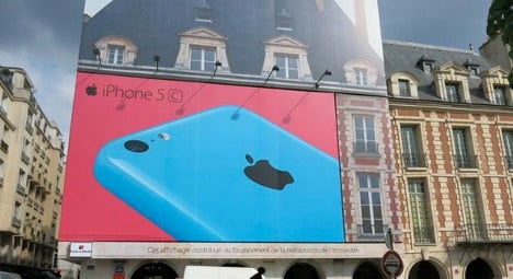 Apple iPhone ad in Paris square to be torn down