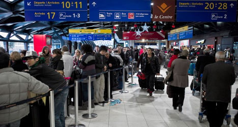 Flights snarled as French civil servants strike