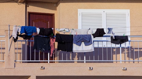 Far-right mayor bans drying laundry in public