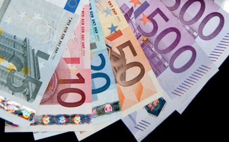 Man finds €18,000 on street, hands it in
