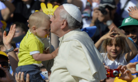 Pope attends mass rally for Catholic schools