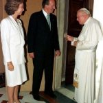 1998: King Juan Carlos and Queen Sofia are welcomed by Pope John Paul II during a private audience at the Vatican.Photo: AFP