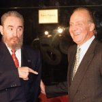 1998: Cuban leader Fidel Castro jokes with King Juan Carlos on the eve of an Ibero American summit in Portugal. Photo: AFP