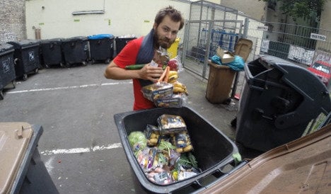 Frenchman eats from Europe’s bins in protest