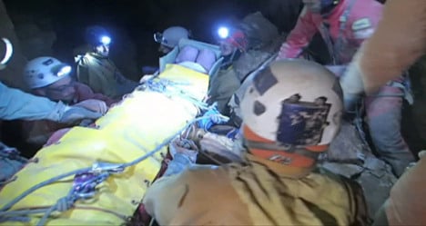 Injured cave explorer 400 metres from daylight