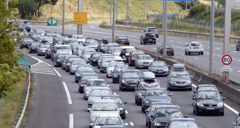 Should France let drivers into emergency lanes?