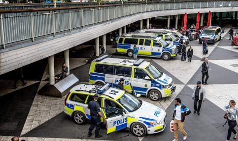 Swedish cops abandon cars in salary protest