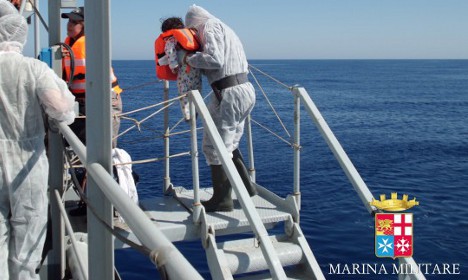 30 migrants die as 5,000 are saved