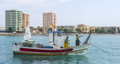 Spanish patriots ‘steal’ Gibraltar reef block