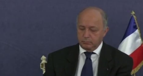 French foreign minister dozes off in meeting