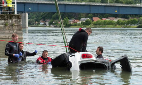 Search on for driver who plunged into Danube