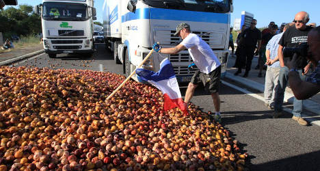 France wages 'peach war' on Spanish imports