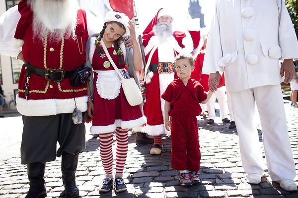 Ho ho huh? Santas invade Copenhagen