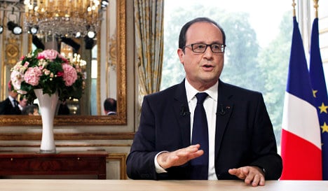 Hollande tells French to ditch culture of complaint