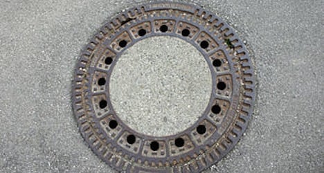 Ticino woman dies after falling into manhole