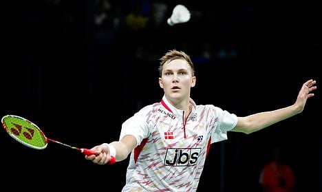 Axelsen will try to stop Lee's march to title