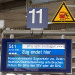 A sign informs passengers of problems on the Berlin ring line following the attack on Thursday morning.Photo: Photo: DPA