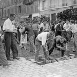 Parisians dig up cobblestones in order to build one of the 600 barricades that were erected in response to the call of Colonel Rol-Tanguy, Chief of the French Forces of the Interior (FFI) between 22 and 24 of August 1944.Photo: AFP