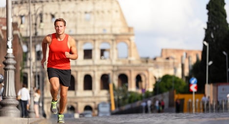Guides offer jogging tours of Rome to tourists