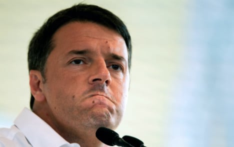 Renzi under fire as father faces fraud probe